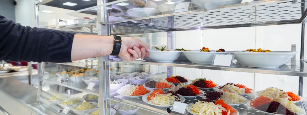 Cum sa alegi echipamentele pentru restaurantele self-service – Ghid complet pentru proprietari si manageri HoReCa